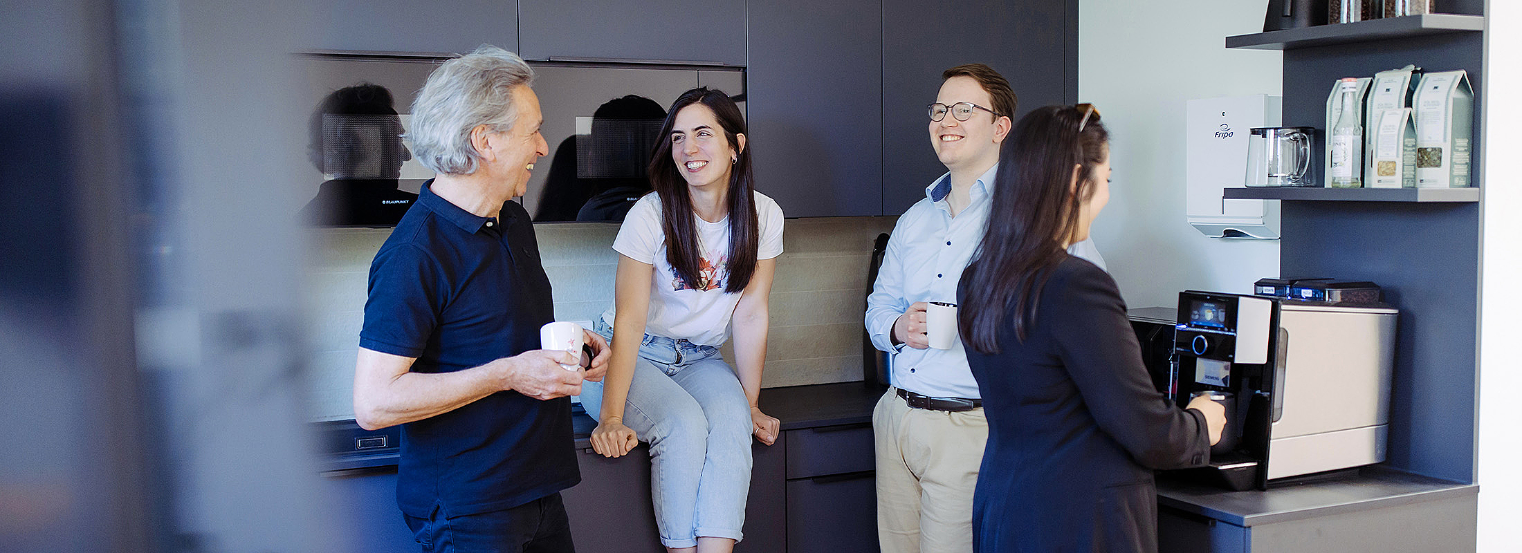 coffee-break-casual-talk-4p_panorama